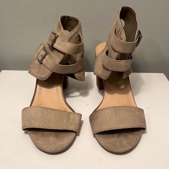 Heart in D Women's Taupe Suede Double Ankle Strap Block Heel Sandal Size 8 - Picture 3 of 14